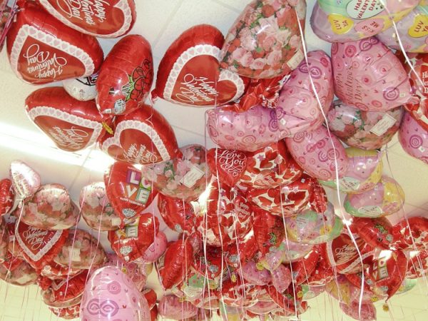 Tips para decorar una fiesta de amor y amistad lacelebracion.com Dulceros de amor y amistad