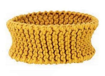 Kitchen Accessories with Knitted and Crochet Motifs