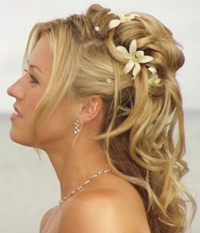 Prom Hairstyles 2022: Get The Perfect Look This Year