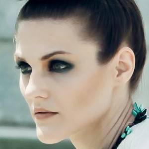 Smokey Eyes Makeup: How to Apply the Look